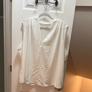 HALARA White V-Neck Sleeveless Blouse
